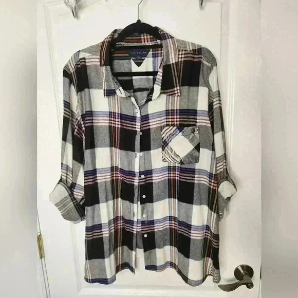 Tommy Hillfiger button down #70 - Picture 1 of 5
